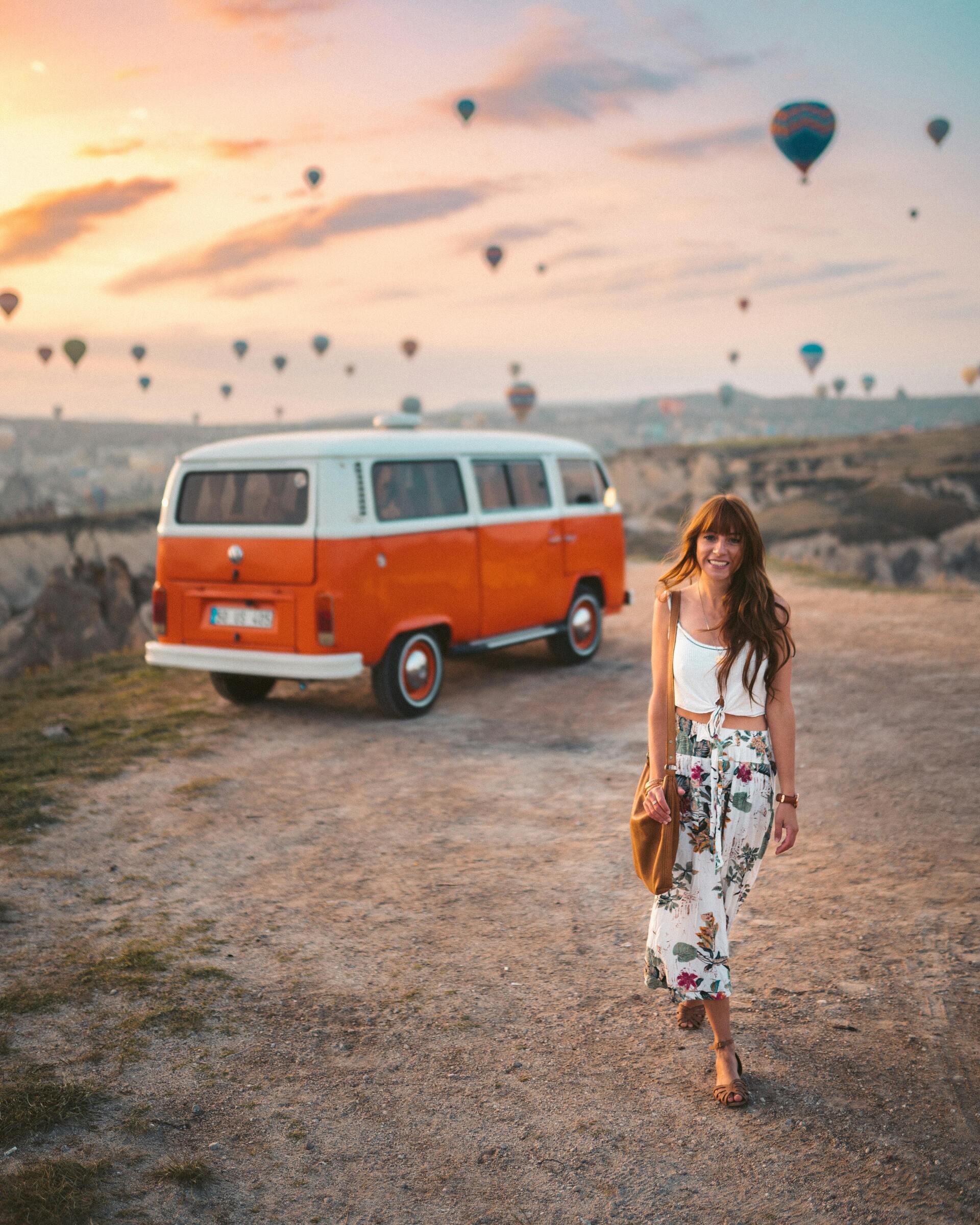 Atardecer con globos aerostáticos en Capadocia